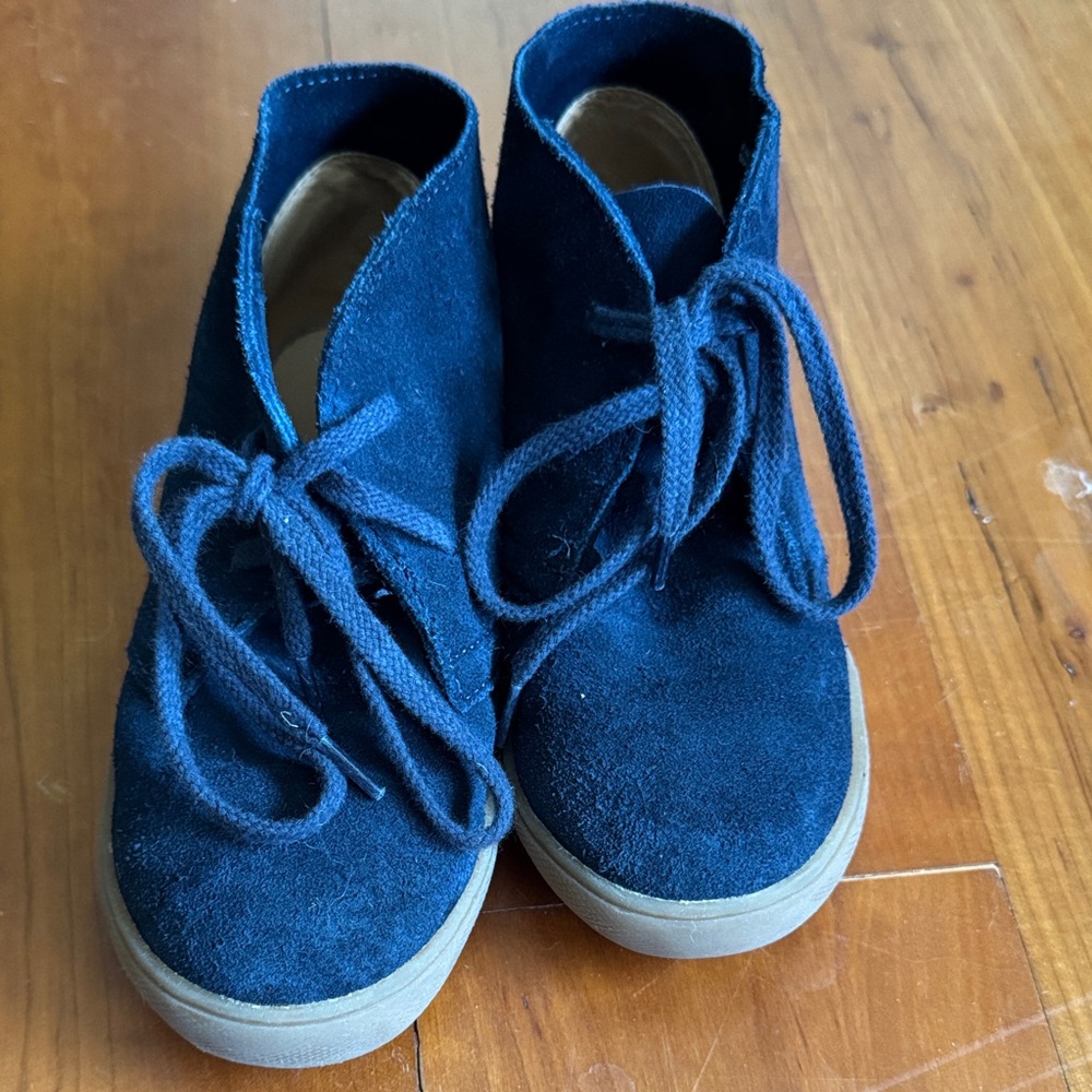Boys navy suede crewcuts shoes; size 13